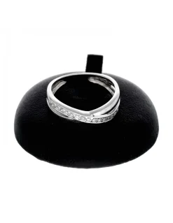 Anillo con zirconitas en diagonal oro blanco 18kl