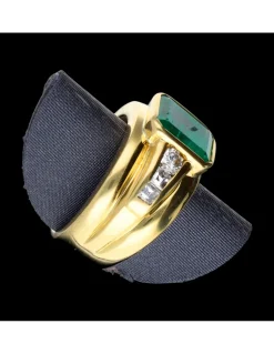 Anillo de oro 18 kl con esmeralda con diamantes
