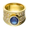 Anillo de oro 18 kl con zafiro y diamantes