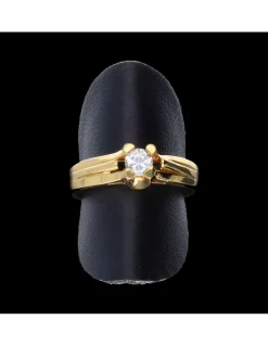Anillo de oro 18 kl con zirconita
