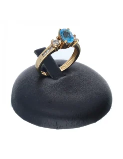 Anillo de oro amarillo 18 Kl con diseño y circonitas