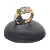 Anillo de oro amarillo 18 K con diseño y piedras sintéticas