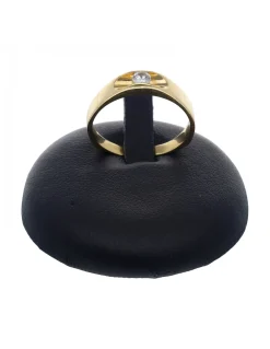 Anillo de oro amarillo 18 Kl con diseño y brillante moissanite
