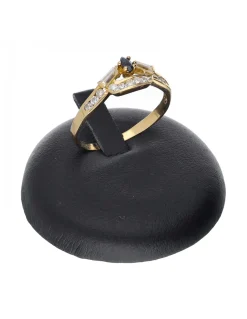 Anillo de oro amarillo 18 K con diseño y circonitas