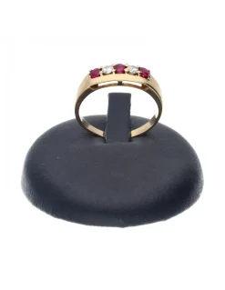 Anillo de oro amarillo 18 Kl con diseño brillantes y rubíes