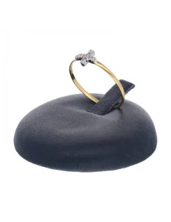 Anillo de oro amarillo 18 Kl con diseño de cruz y zircones
