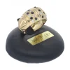 Anillo de oro amarillo con diseño y circonitas