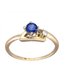 Anillo de Oro amarillo con diseño, 1 Zafiro y 2 Brillantes