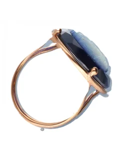 Anillo de oro amarillo con zafiro central con diseño griega