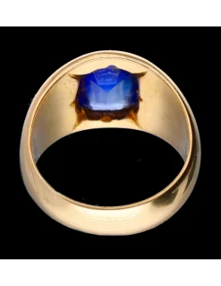 Anillo de oro amarillo con zafiro central