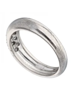 Anillo de oro amarillo con diseño y brillantes