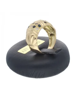 Anillo de oro amarillo con diseño y circonitas