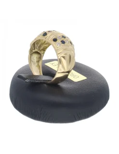 Anillo de oro amarillo con diseño y circonitas