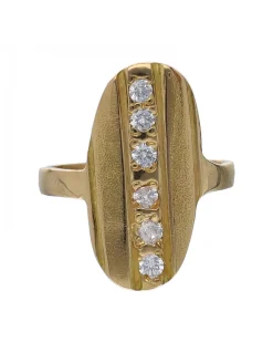 Anillo de oro amarillo con diseño ovalado y circonitas