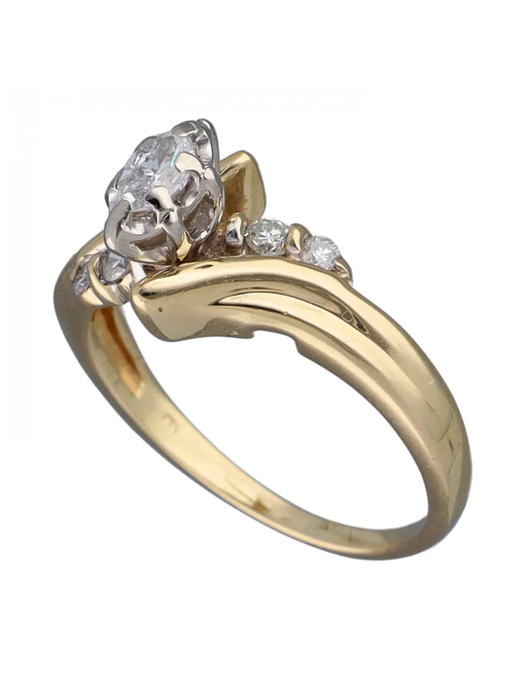Anillo de Oro amarillo, diseño de compromisos con brillantes