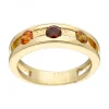 Anillo de oro amarillo 18K con diseño y piedras sintéticas