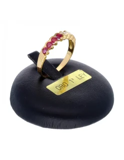 Anillo de oro amarillo 18K con diseño rubíes y circonitas