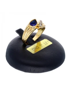 Anillo de oro amarillo 18K con diseño y circonitas