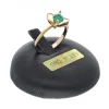 Anillo de oro amarillo 18K con diseño y piedras sintéticas