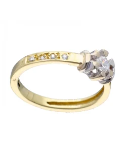 Anillo de Oro amarillo 18K con diseño y Circonitas
