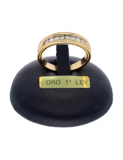 Anillo de oro amarillo 18K con diseño y brillantes