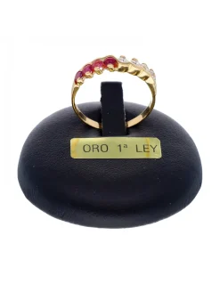 Anillo de oro amarillo 18K con diseño rubíes y circonitas