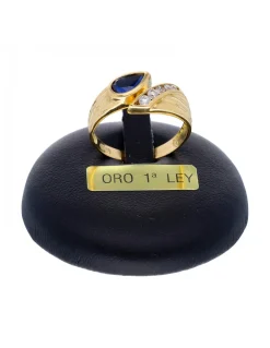 Anillo de oro amarillo 18K con diseño y circonitas