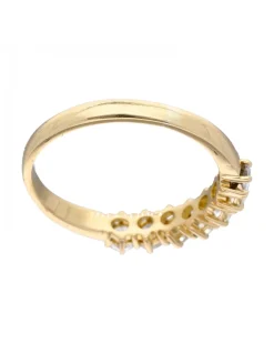 Anillo de oro amarillo 18K con diseño y brillantes