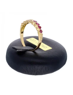 Anillo de oro amarillo 18K con diseño rubíes y circonitas