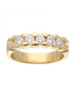 Anillo de oro amarillo 18K con diseño y brillantes
