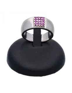 Anillo de oro blanco 18 Kl con diseño cuadrado y zircones circundantes
