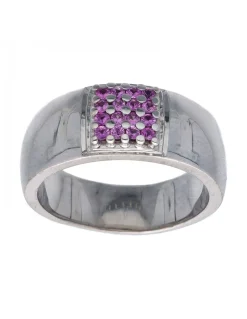 Anillo de oro blanco 18 Kl con diseño cuadrado y zircones circundantes