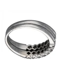 Anillo de Oro blanco con diseño Alianza y catorce Circonitas