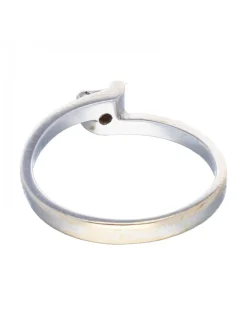 Anillo de Oro blanco con Brillante y diseño Solitario