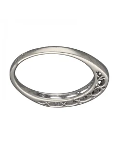 Anillo de Oro blanco con diseño Aniversario y fila de 9 Circonitas