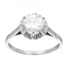Anillo de oro blanco 18K con diseño y brillante
