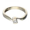 Anillo de Oro blanco 18K con diseño y Brillante