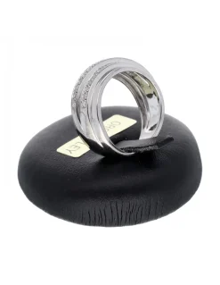 Anillo de oro blanco 18K con diseño y brillantes