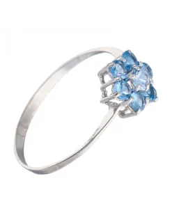 Anillo de oro blanco 18K con diseño y circonitas azules
