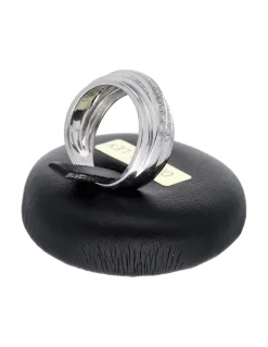 Anillo de oro blanco 18K con diseño y brillantes