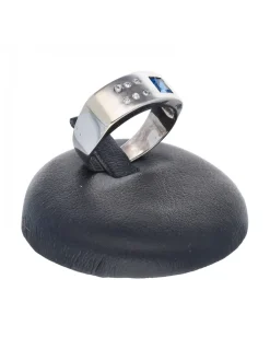 Anillo Oro blanco 18 K con diseño y zircones circundantes
