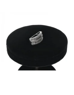 Colgante de oro blanco 18K con diseño y Brillantes