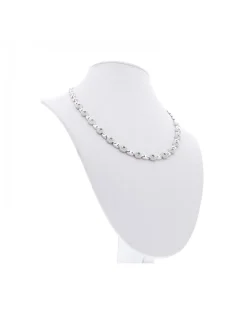 Collar de Oro blanco con diseño semirrígido, Brillantes y Esmeraldas