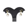 Pendientes de oro amarillo 18 K con diseño y perlas