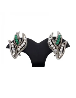 Pendientes de oro blanco 18 Kl con diseño brillantes circundantes y piedras sintéticas