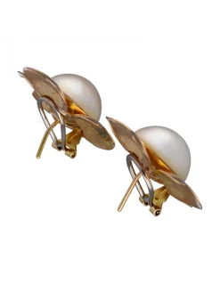 Pendientes de Oro con diseño de Flor y Perlas