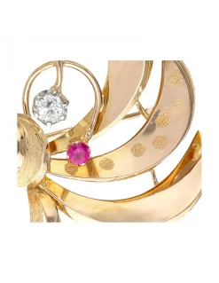 Prendedor de oro amarillo 18K con diseño boquete brillantes y rubíes