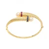 Pulsera de oro amarillo 18K con diseño zafiros rubíes y perlas