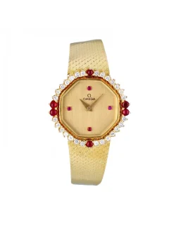 Reloj de Oro amarillo con diseño OMEGA, Brillantes y Rubíes