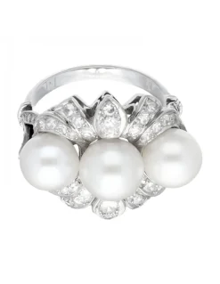 Rosetón con brillantes y tres perlas oro blanco 18kl